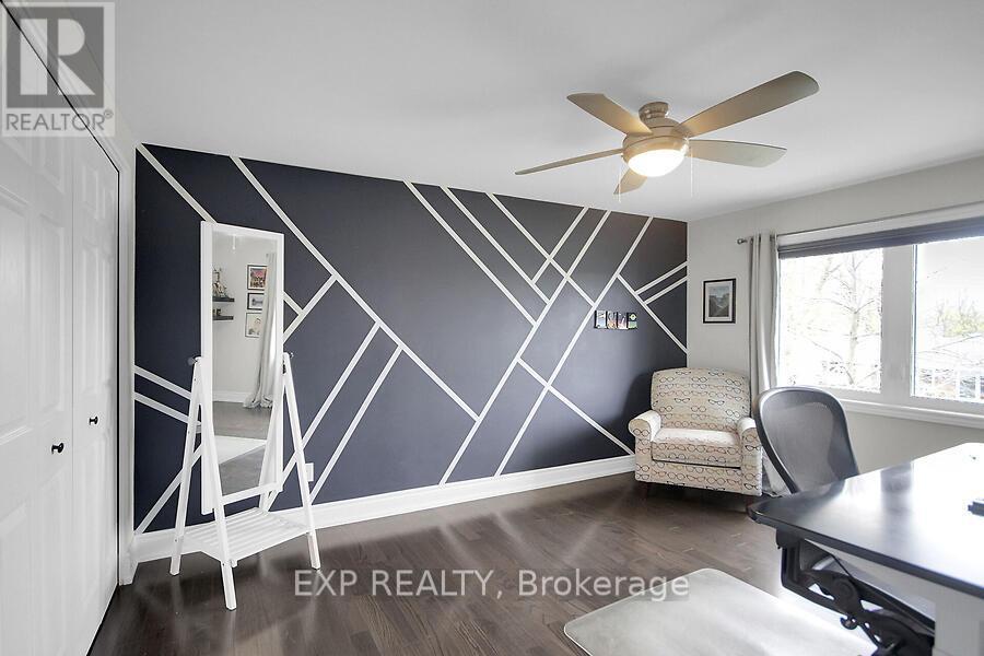 












711 HARTMAN CRESCENT

,
Ottawa,




Ontario
K1V7E8

