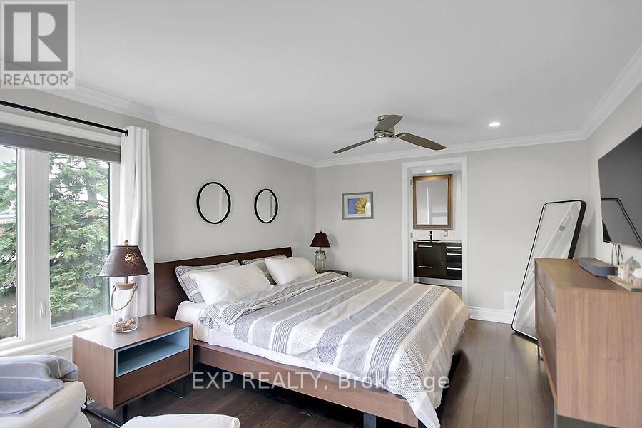 












711 HARTMAN CRESCENT

,
Ottawa,




Ontario
K1V7E8

