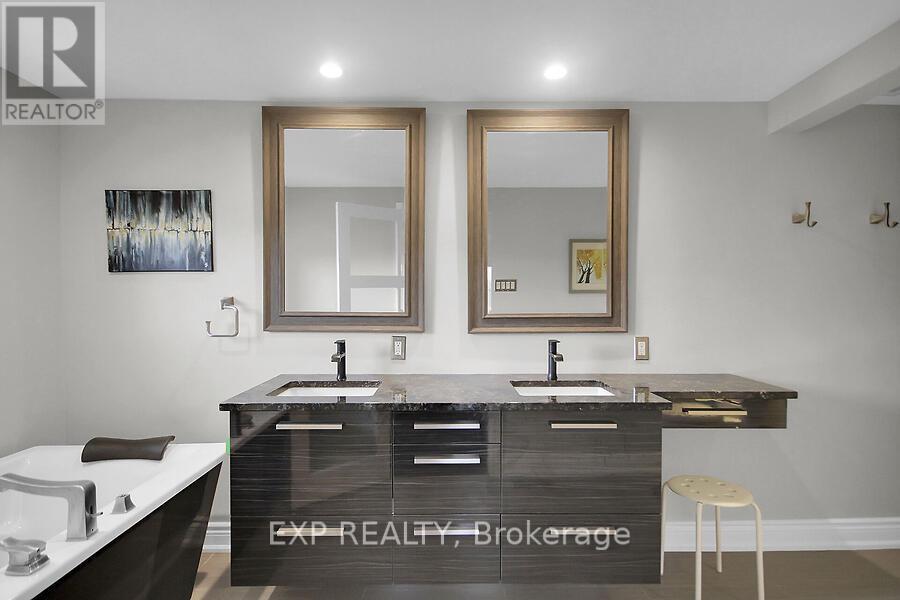 












711 HARTMAN CRESCENT

,
Ottawa,




Ontario
K1V7E8


