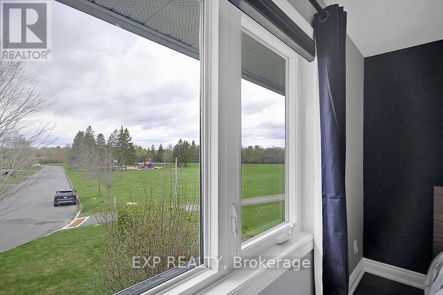 












711 HARTMAN CRESCENT

,
Ottawa,




Ontario
K1V7E8

