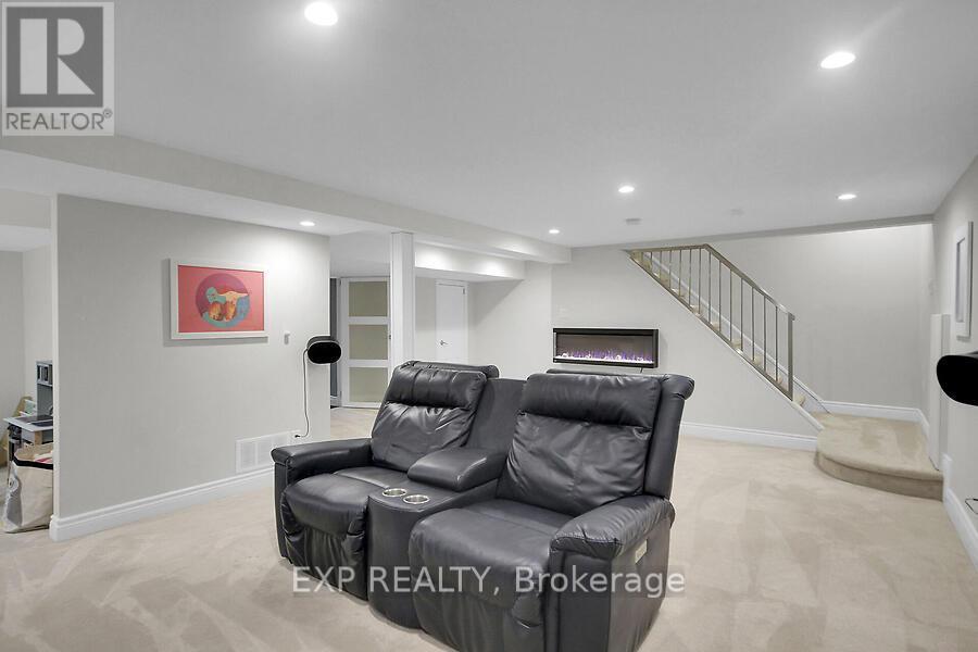 












711 HARTMAN CRESCENT

,
Ottawa,




Ontario
K1V7E8

