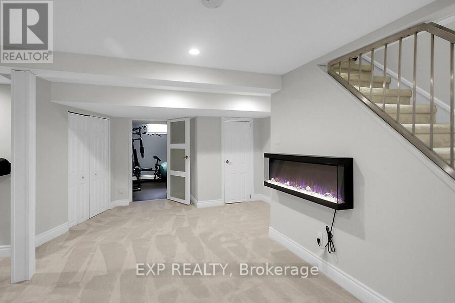 












711 HARTMAN CRESCENT

,
Ottawa,




Ontario
K1V7E8

