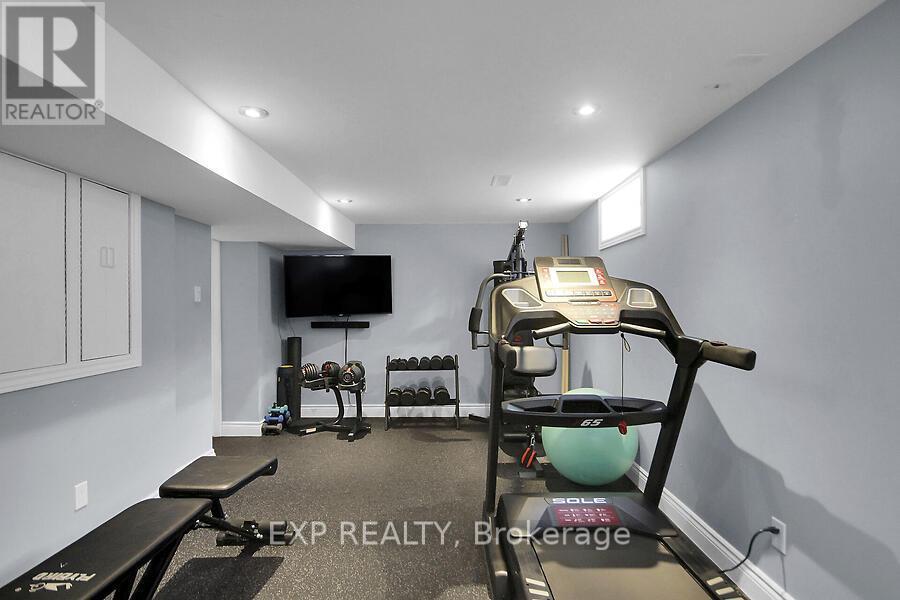 












711 HARTMAN CRESCENT

,
Ottawa,




Ontario
K1V7E8

