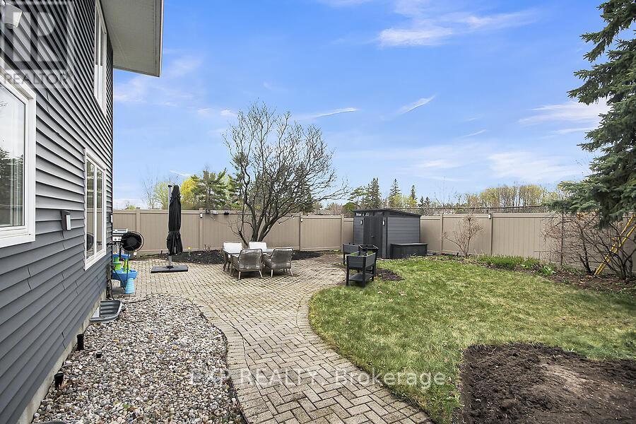 












711 HARTMAN CRESCENT

,
Ottawa,




Ontario
K1V7E8

