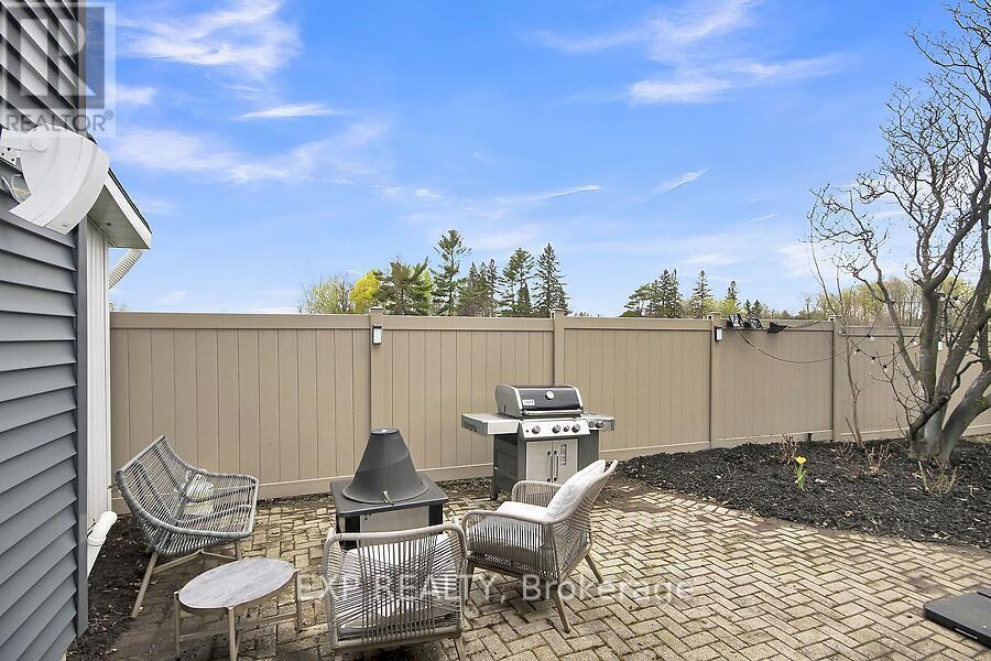 












711 HARTMAN CRESCENT

,
Ottawa,




Ontario
K1V7E8

