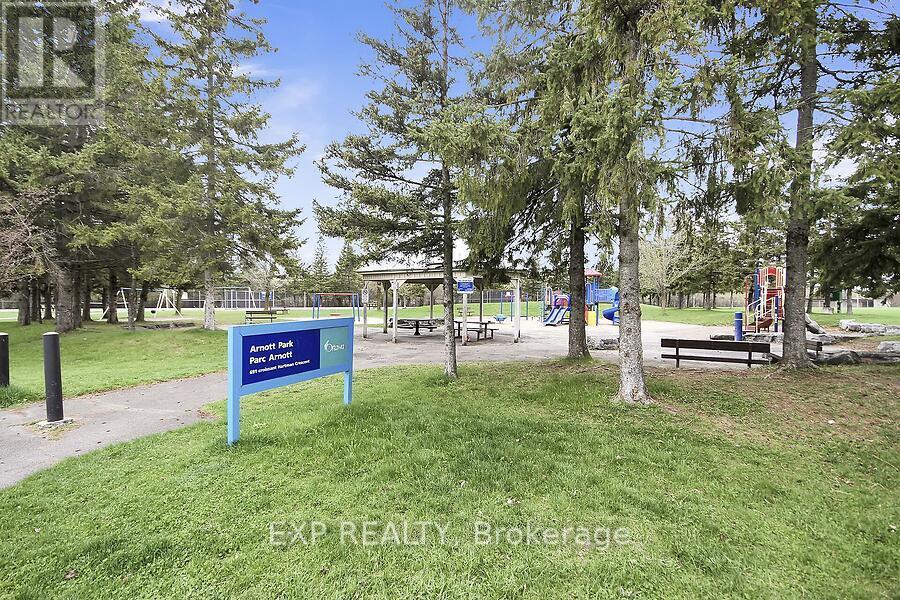 












711 HARTMAN CRESCENT

,
Ottawa,




Ontario
K1V7E8

