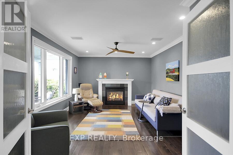 












711 HARTMAN CRESCENT

,
Ottawa,




Ontario
K1V7E8

