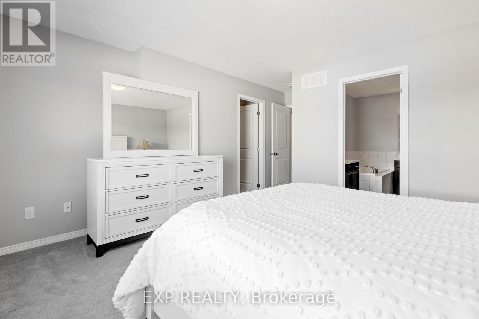 












379 COPE DRIVE

,
Ottawa,




Ontario
K2V0P7

