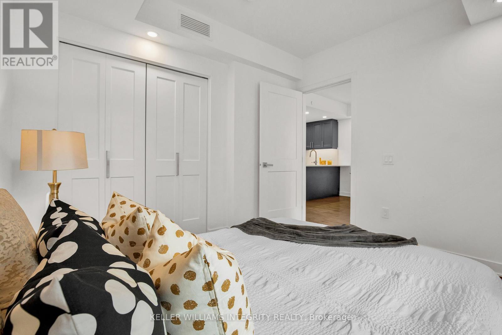 












1409 - 340 QUEEN STREET

,
Ottawa,




Ontario
K1R0G1

