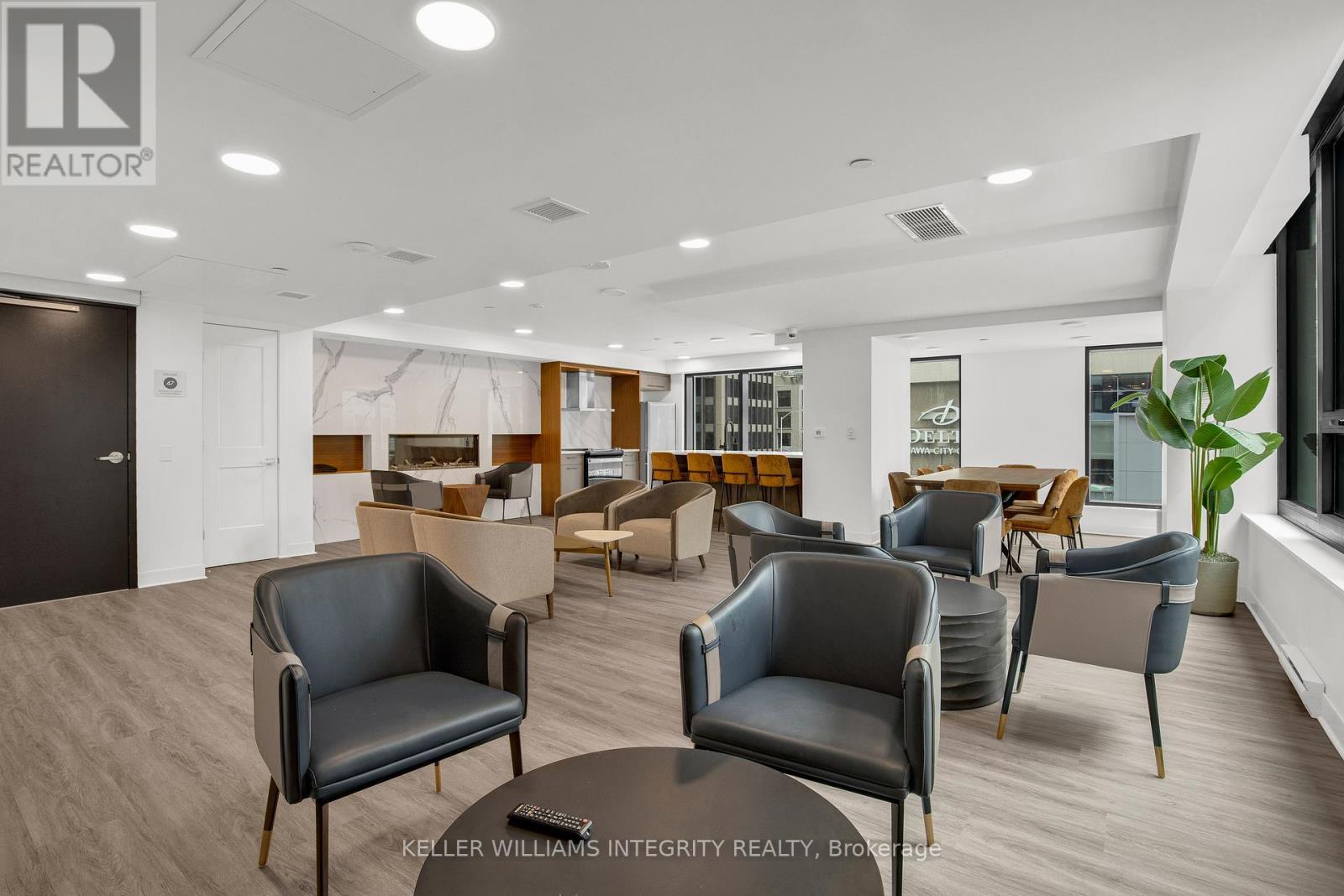 












1409 - 340 QUEEN STREET

,
Ottawa,




Ontario
K1R0G1

