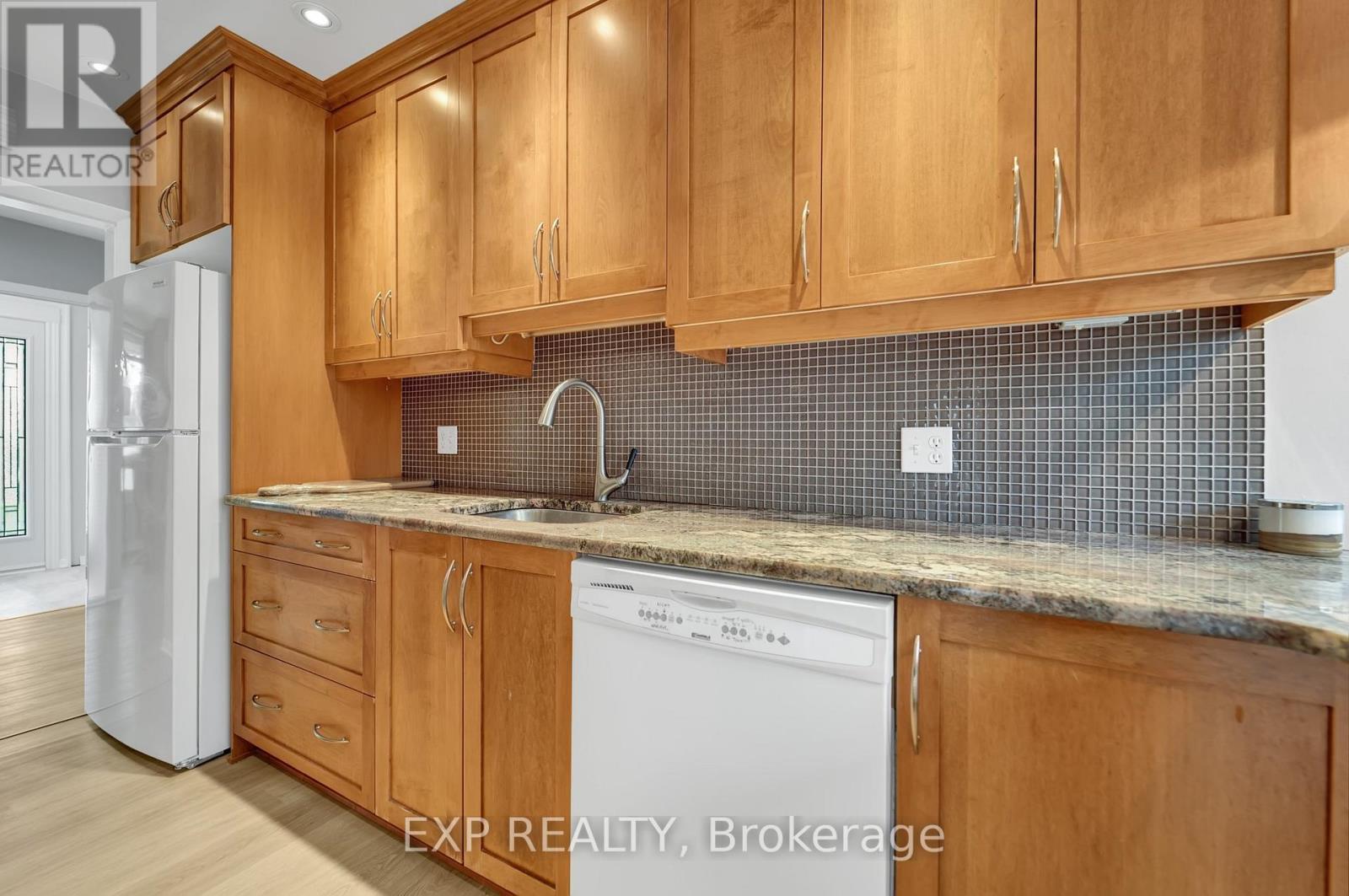 












1884 SAVOY PLACE N

,
Ottawa,




Ontario
K2C0W1

