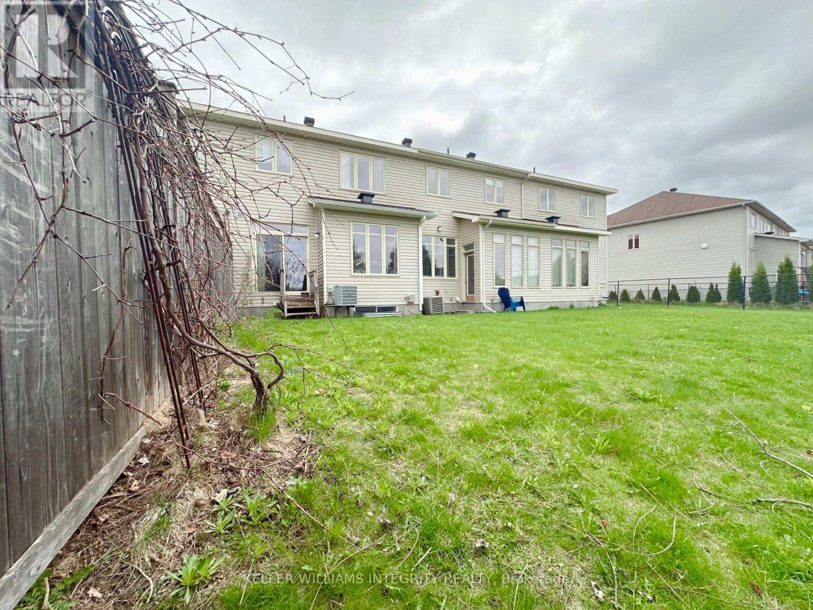 












298 BADGELEY AVENUE

,
Ottawa,




Ontario
K2T0A7

