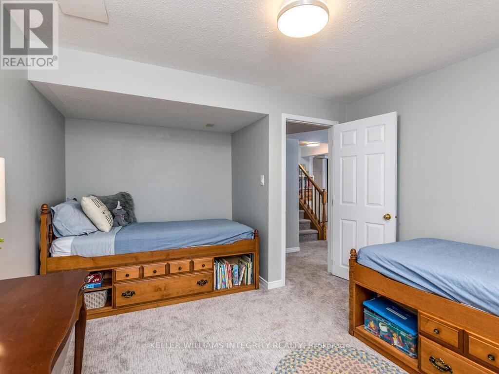 












27 SAWCHUCK TERRACE

,
Ottawa,




Ontario
K2A1H1

