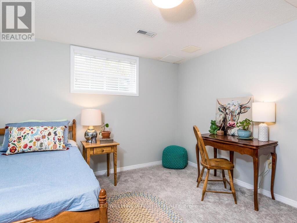 












27 SAWCHUCK TERRACE

,
Ottawa,




Ontario
K2A1H1

