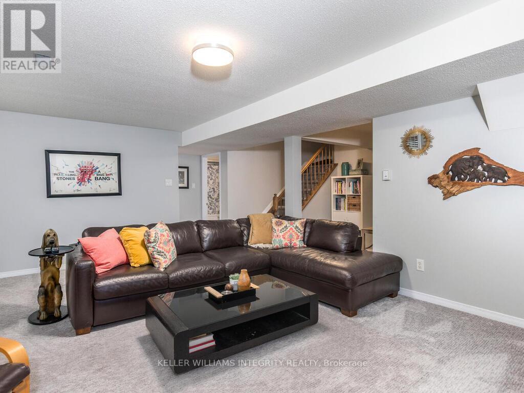 












27 SAWCHUCK TERRACE

,
Ottawa,




Ontario
K2A1H1

