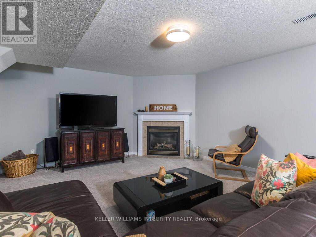 












27 SAWCHUCK TERRACE

,
Ottawa,




Ontario
K2A1H1

