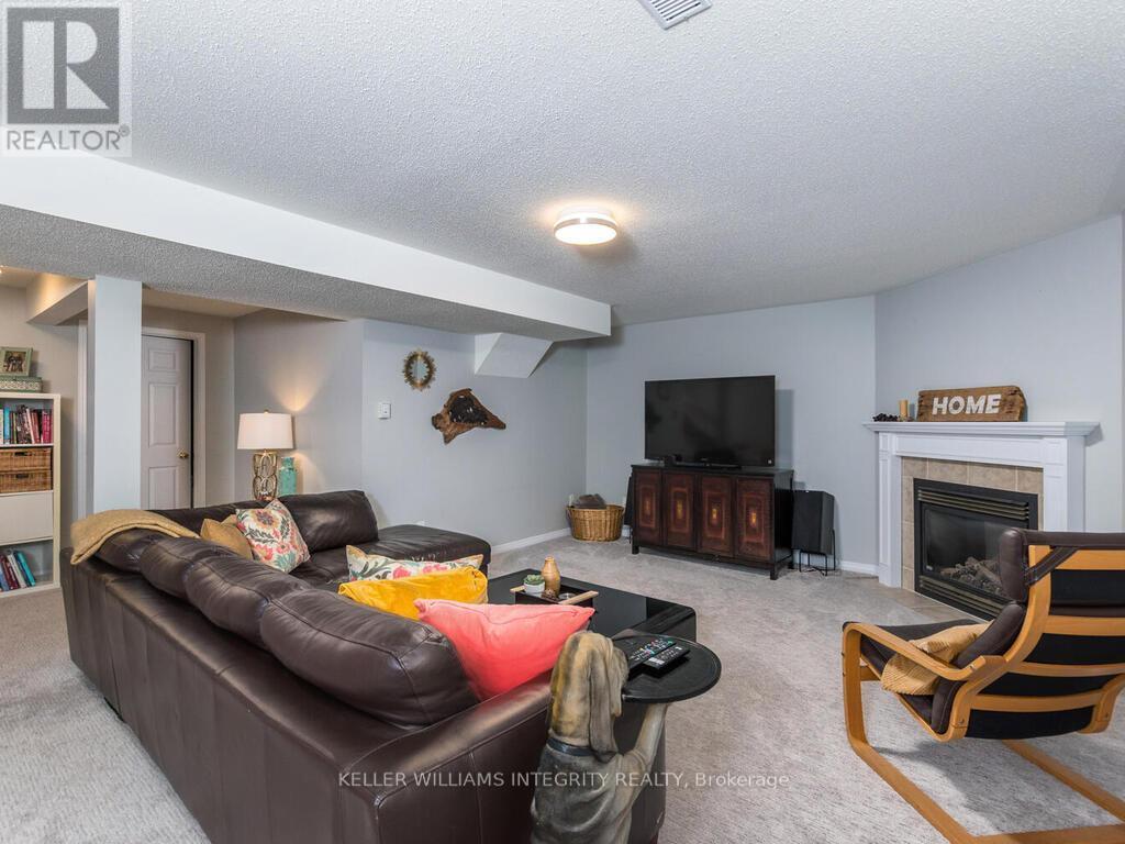 












27 SAWCHUCK TERRACE

,
Ottawa,




Ontario
K2A1H1

