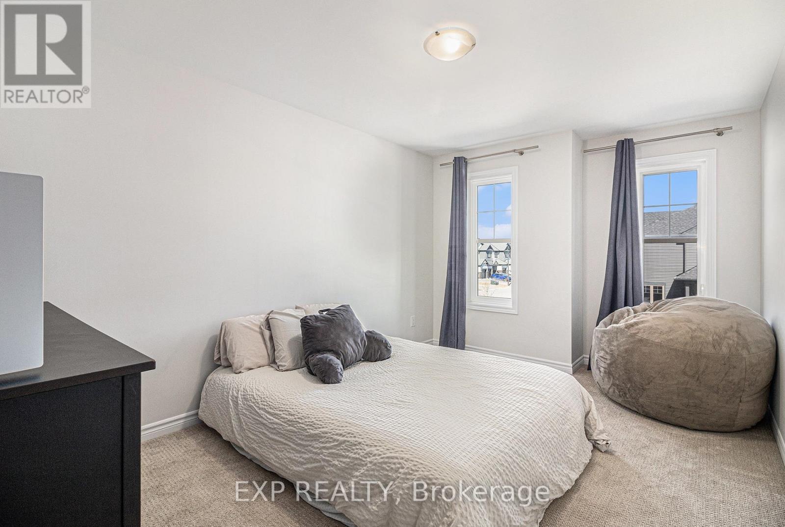 












107 RALLIDALE STREET

,
Ottawa,




Ontario
K1X0G7

