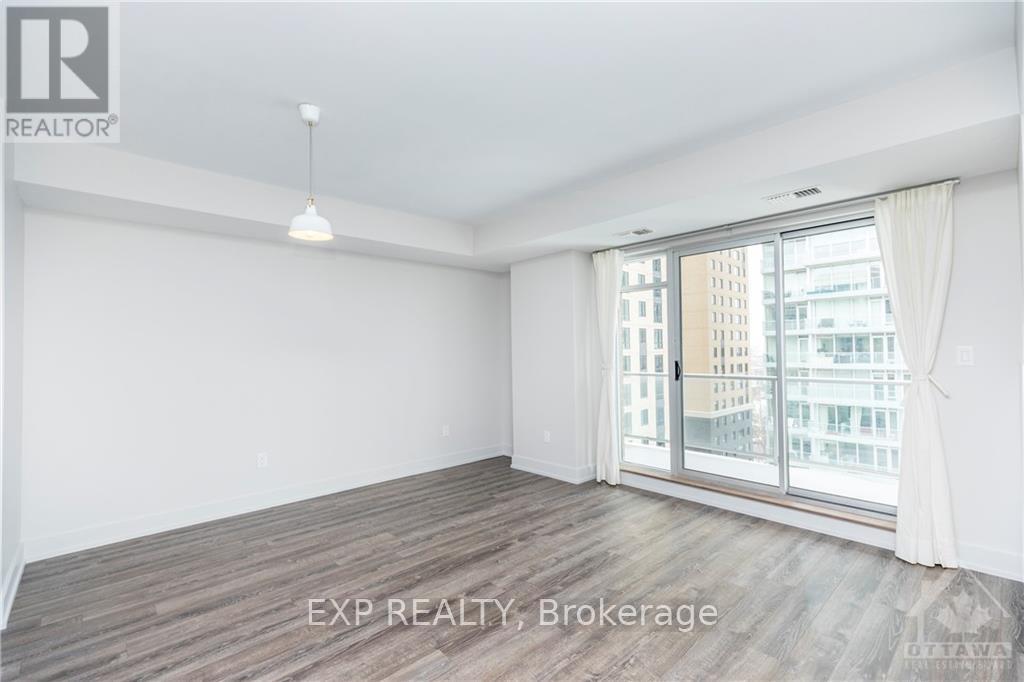 












905 - 100 CHAMPAGNE AVENUE S

,
Ottawa,




Ontario
K1S4P4

