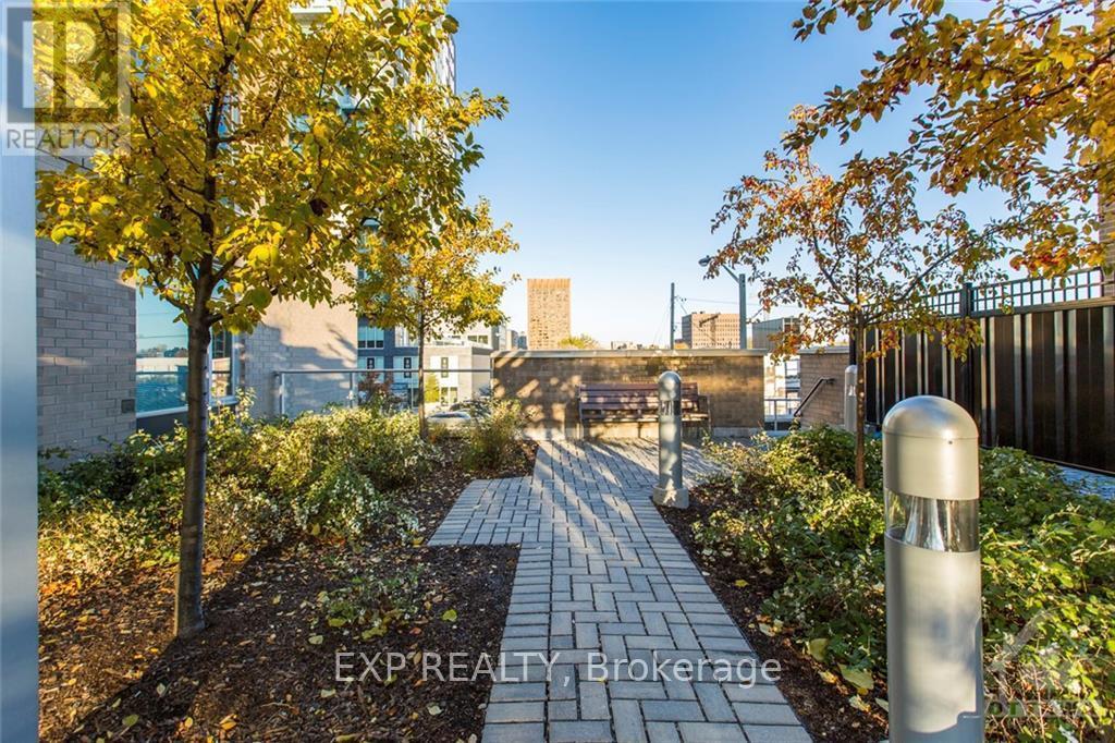 












905 - 100 CHAMPAGNE AVENUE S

,
Ottawa,




Ontario
K1S4P4

