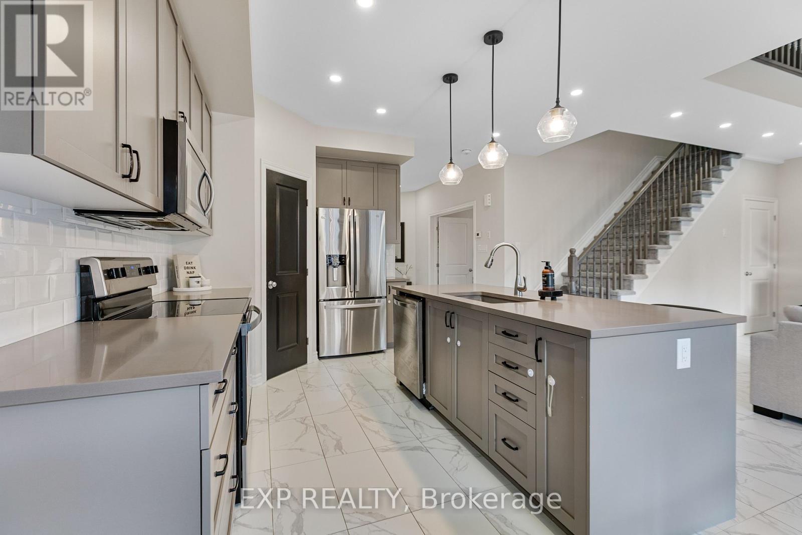 












513 STRASBOURG STREET

,
Russell,




Ontario
K0A1W0

