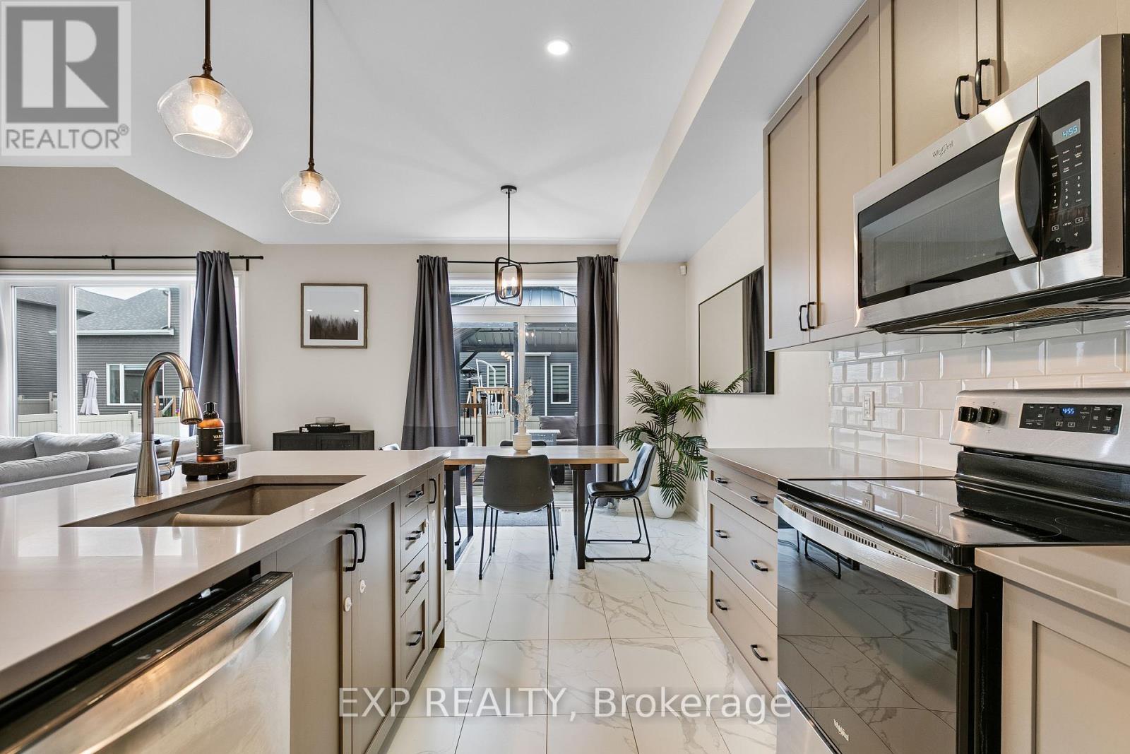 












513 STRASBOURG STREET

,
Russell,




Ontario
K0A1W0

