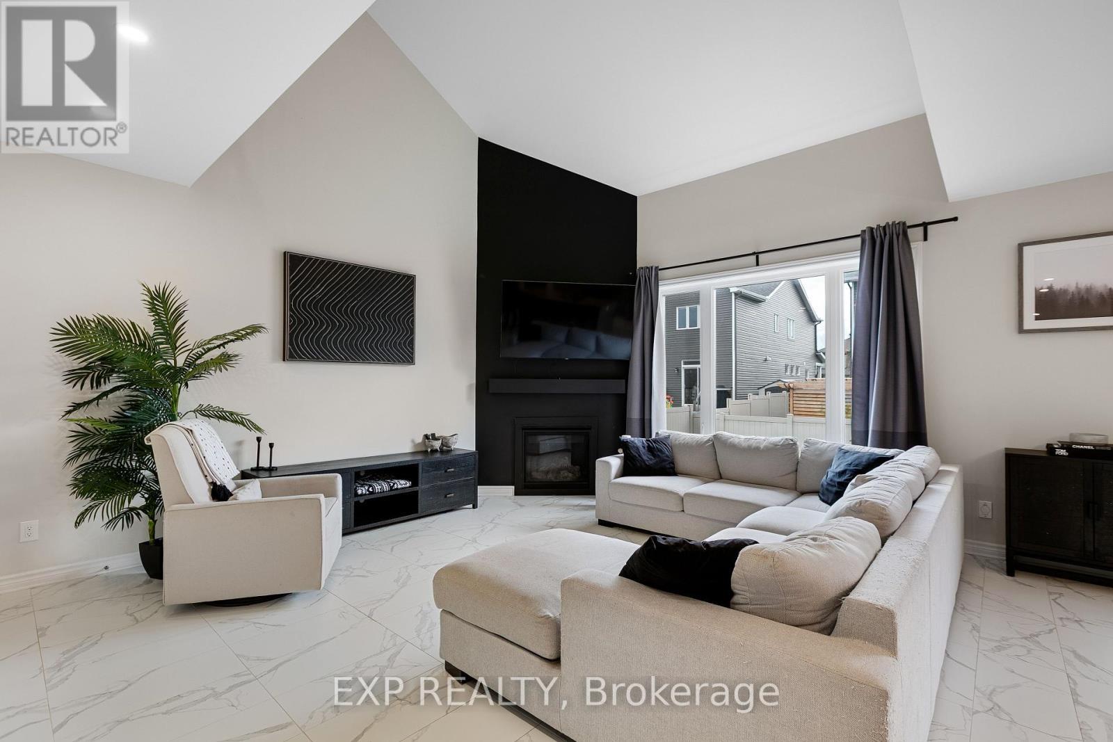 












513 STRASBOURG STREET

,
Russell,




Ontario
K0A1W0

