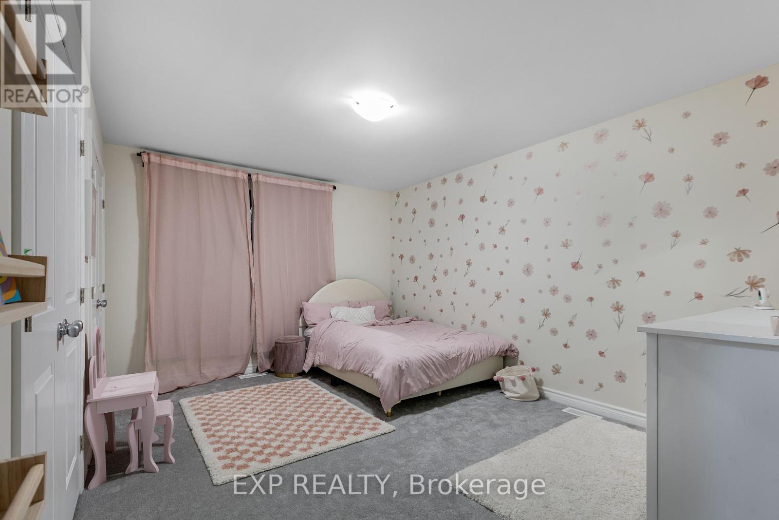 












513 STRASBOURG STREET

,
Russell,




Ontario
K0A1W0

