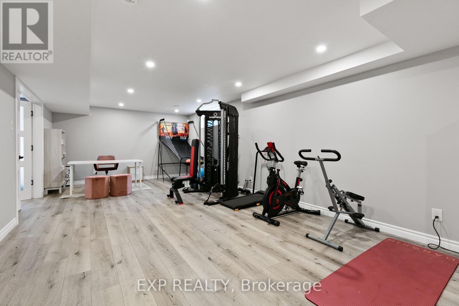 












513 STRASBOURG STREET

,
Russell,




Ontario
K0A1W0

