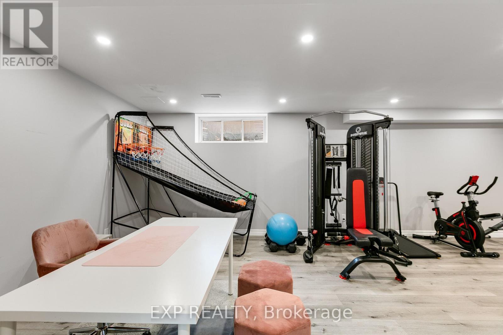 












513 STRASBOURG STREET

,
Russell,




Ontario
K0A1W0

