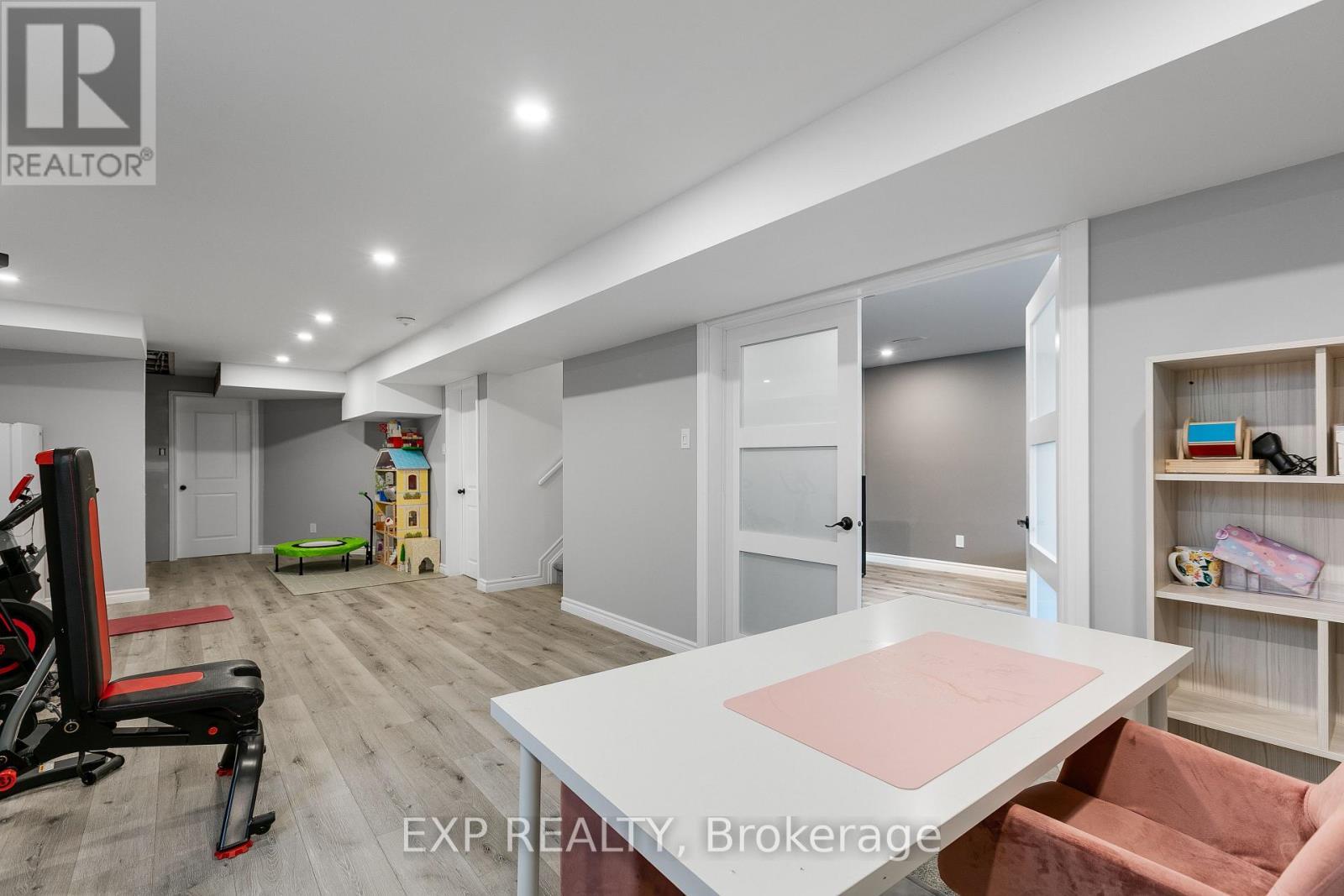 












513 STRASBOURG STREET

,
Russell,




Ontario
K0A1W0


