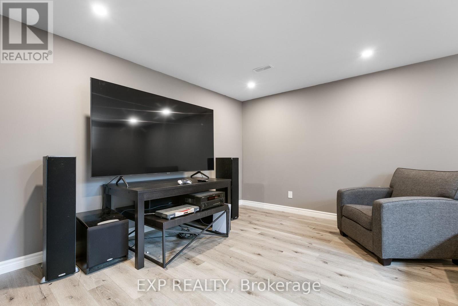 












513 STRASBOURG STREET

,
Russell,




Ontario
K0A1W0

