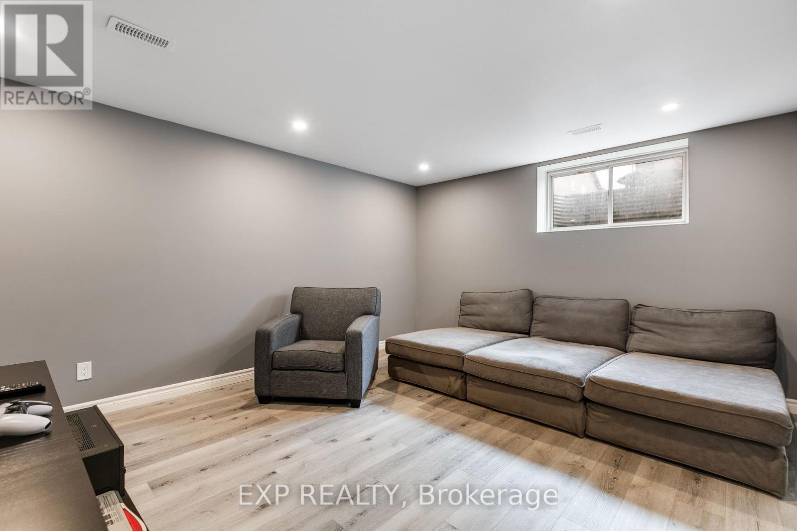 












513 STRASBOURG STREET

,
Russell,




Ontario
K0A1W0

