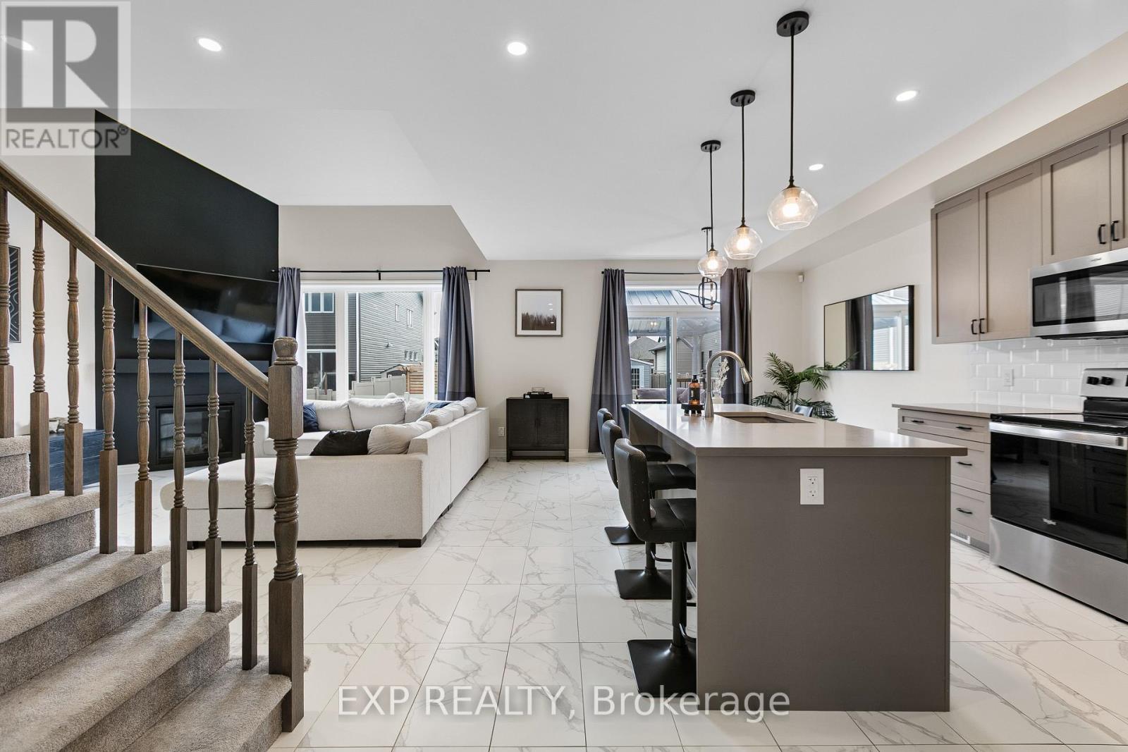 












513 STRASBOURG STREET

,
Russell,




Ontario
K0A1W0

