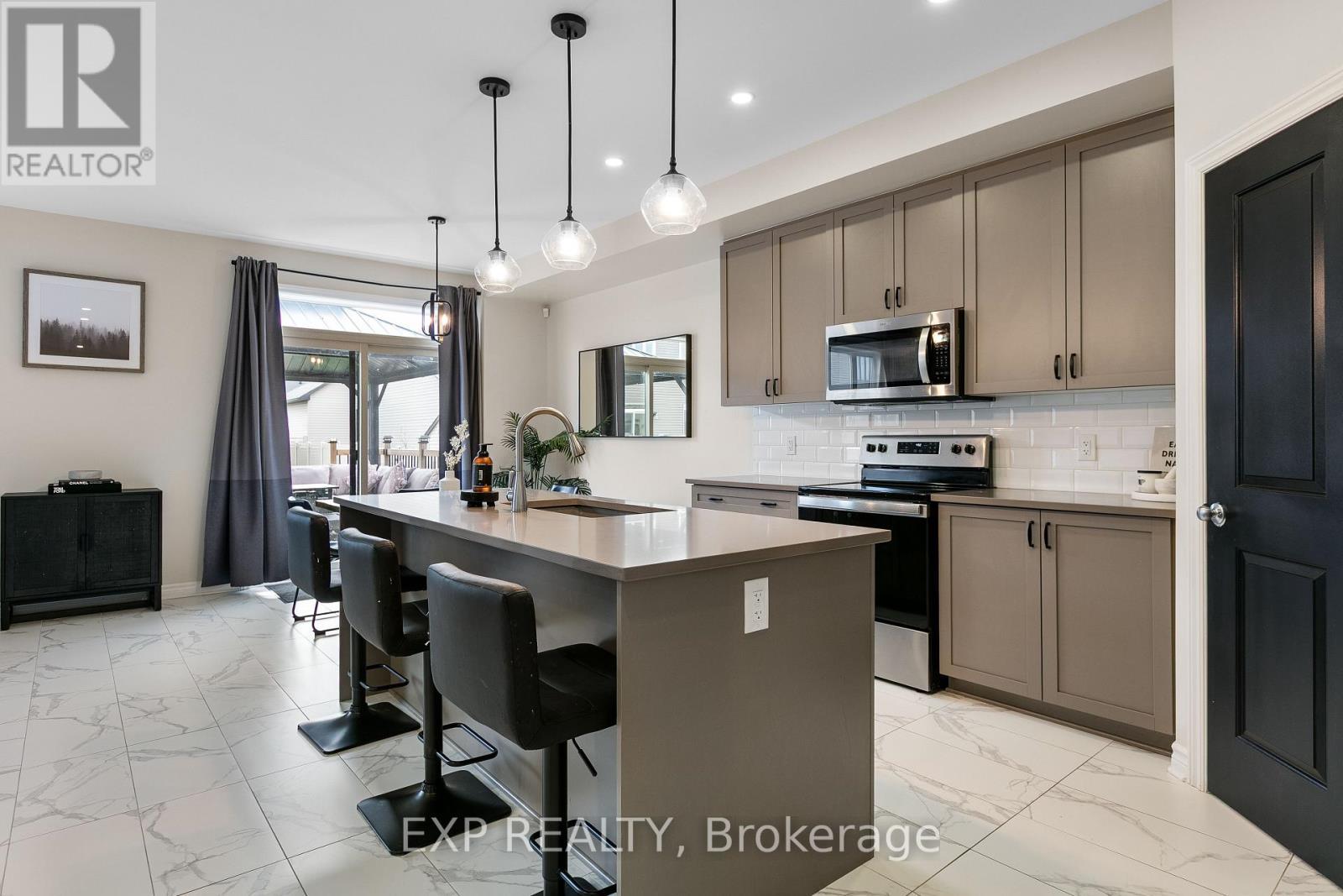 












513 STRASBOURG STREET

,
Russell,




Ontario
K0A1W0

