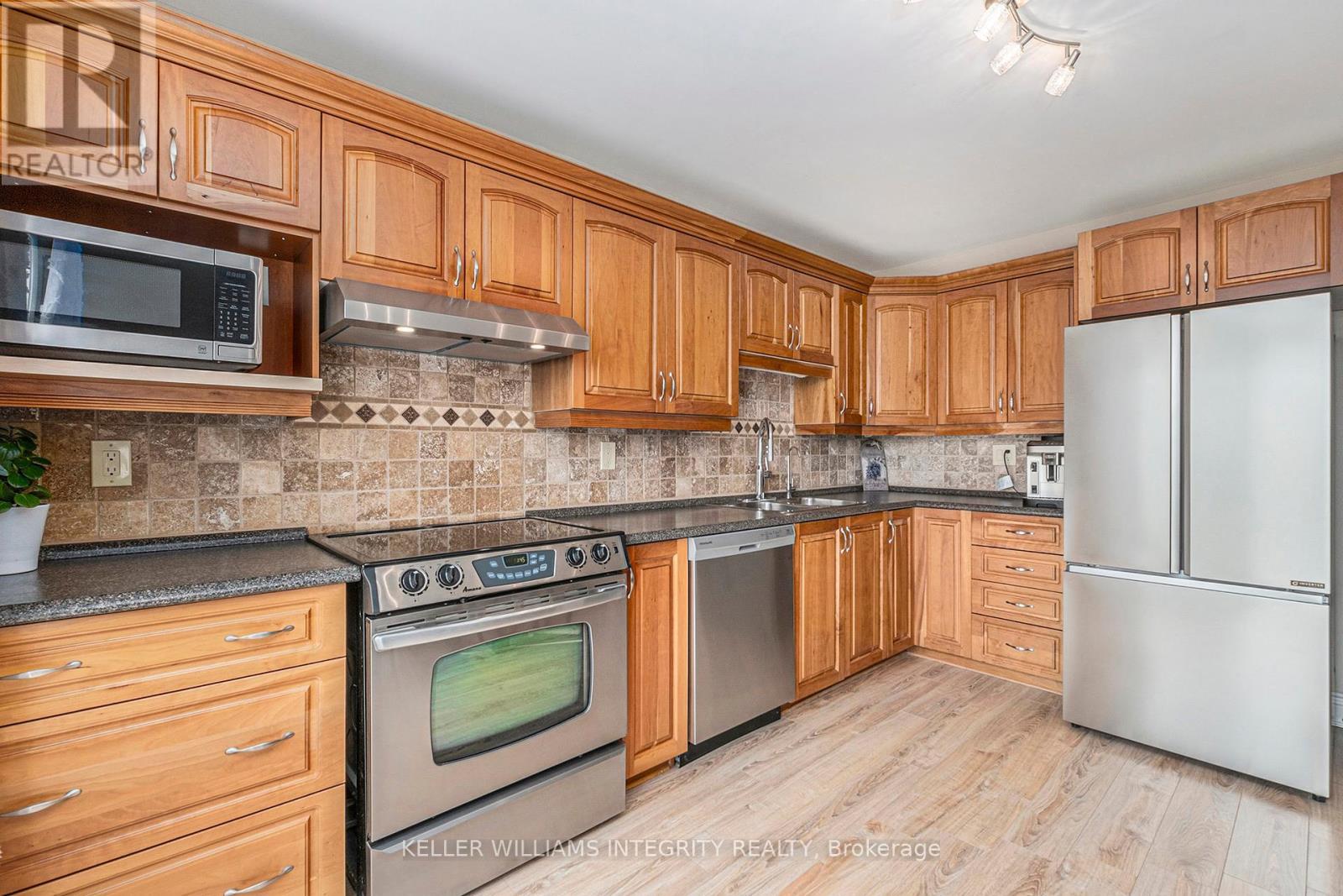 












190 RIVINGTON STREET

,
Ottawa,




Ontario
K0A1L0

