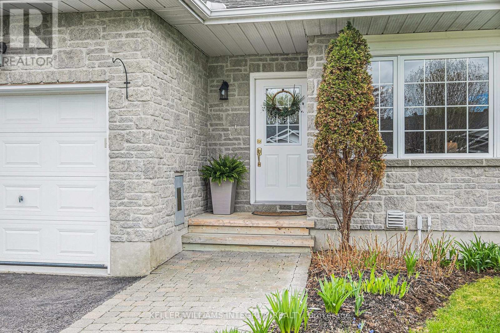 












190 RIVINGTON STREET

,
Ottawa,




Ontario
K0A1L0

