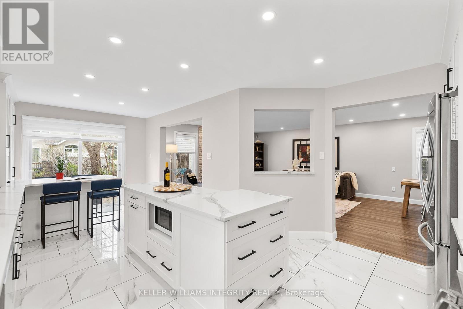 












644 DEVONWOOD CIRCLE

,
Ottawa,




Ontario
K1T4E7

