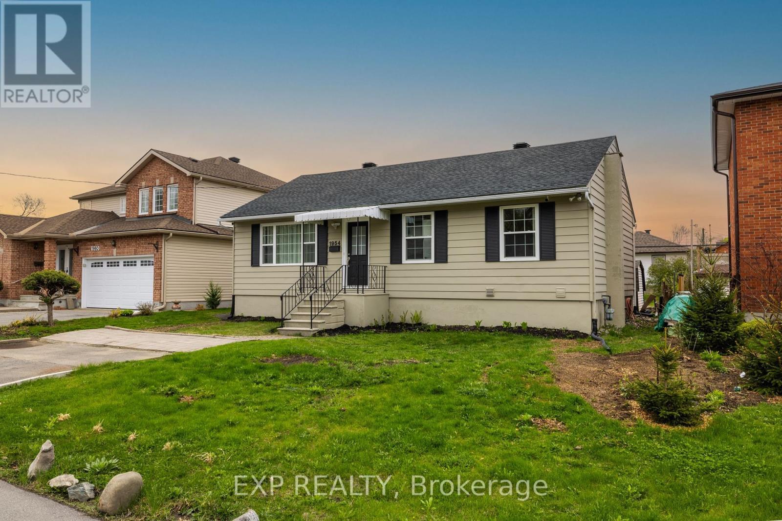 












1954 ROSEBELLA AVENUE

,
Ottawa,




Ontario
K1T1G7

