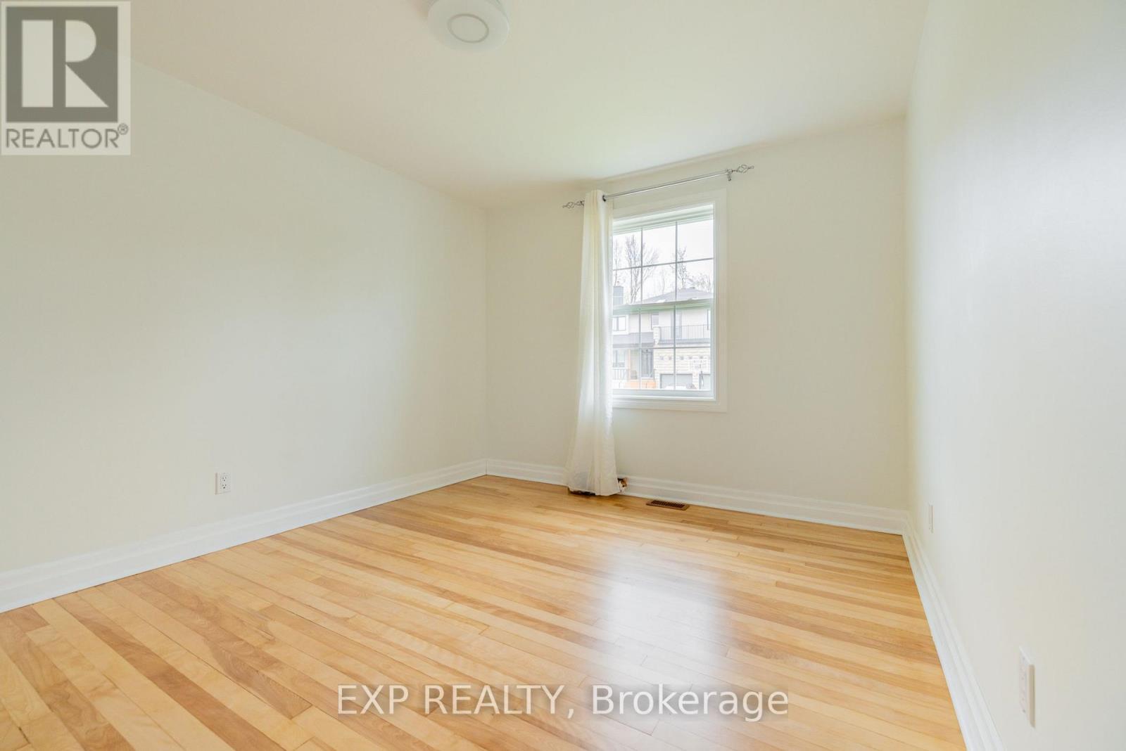 












1954 ROSEBELLA AVENUE

,
Ottawa,




Ontario
K1T1G7

