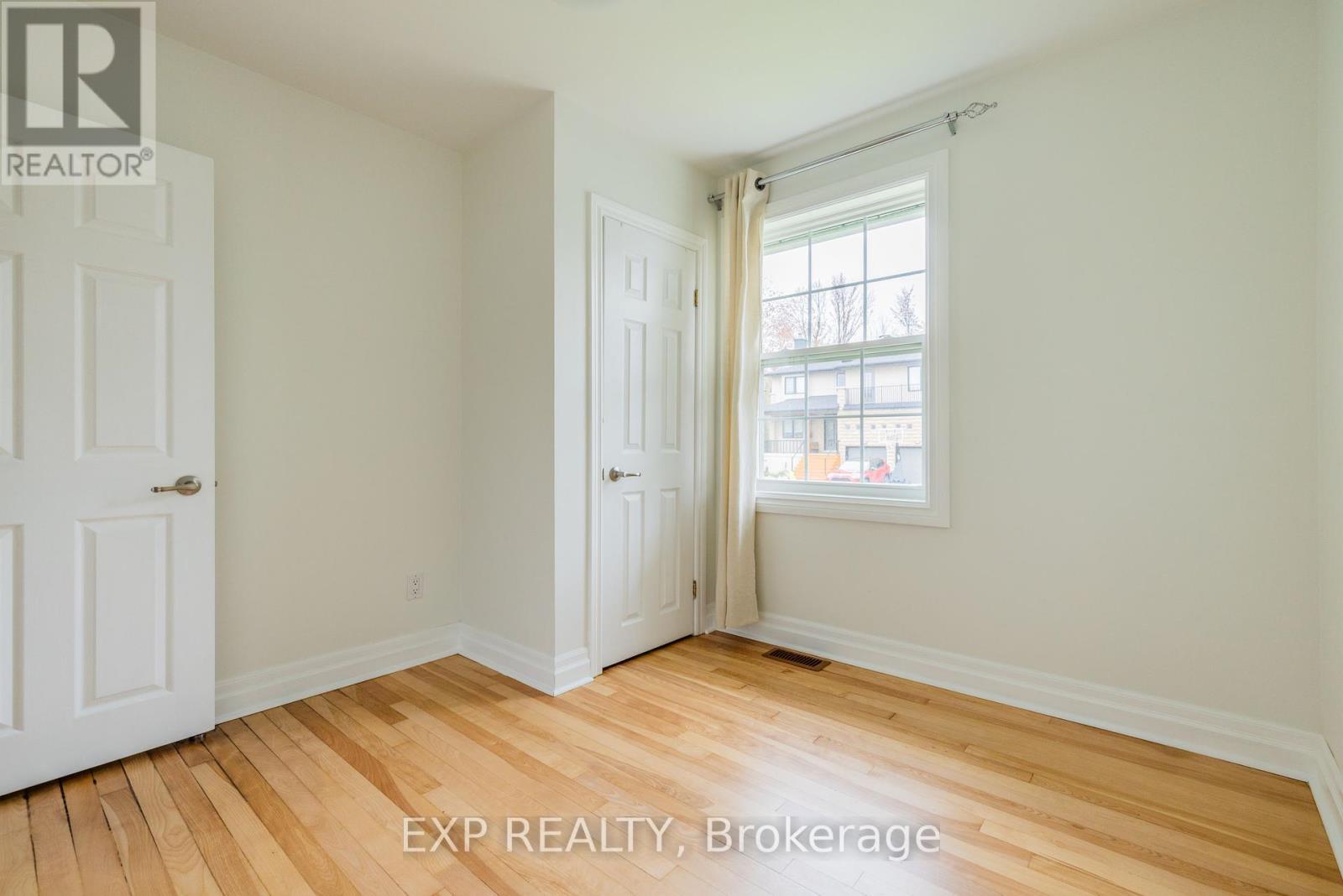 












1954 ROSEBELLA AVENUE

,
Ottawa,




Ontario
K1T1G7

