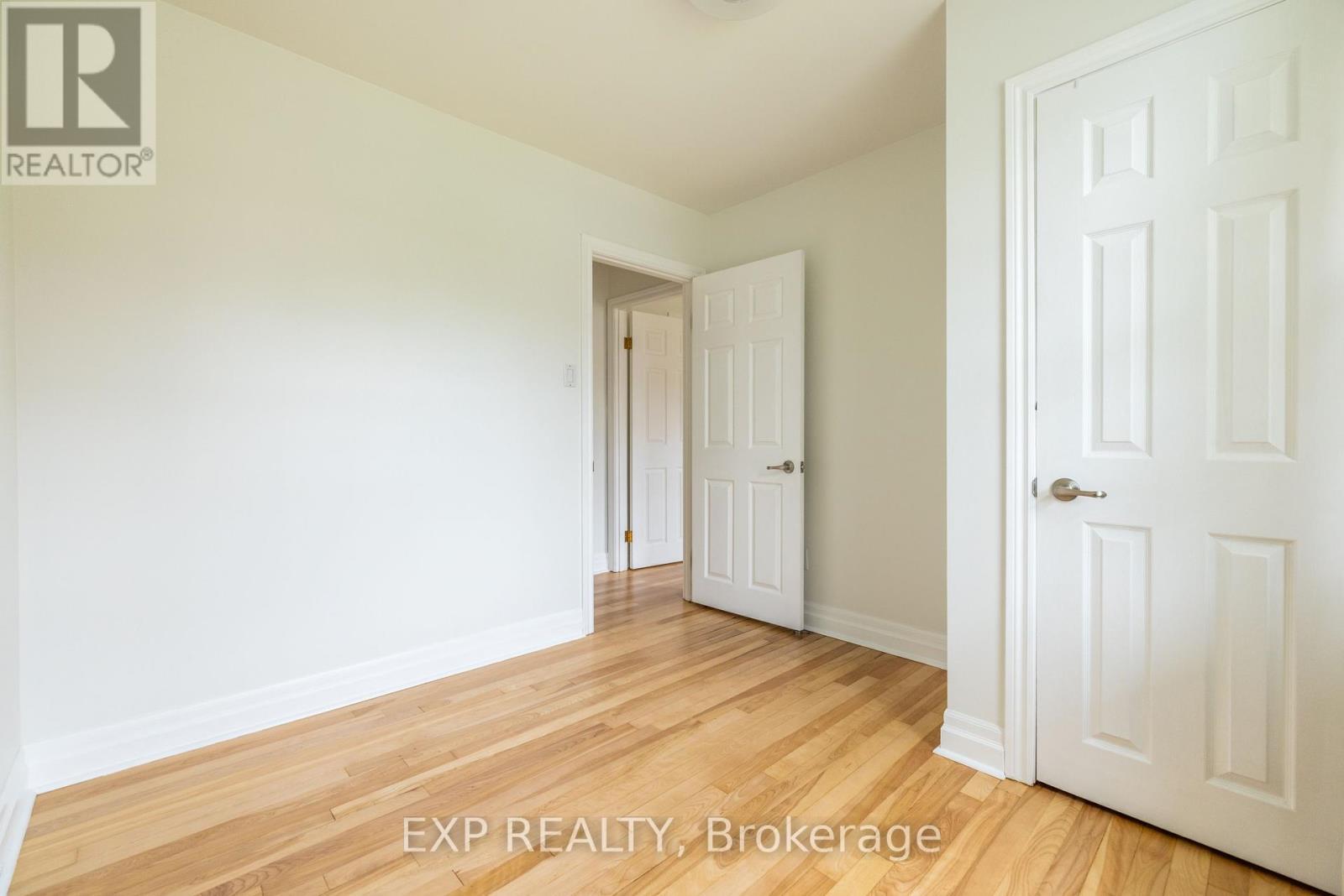 












1954 ROSEBELLA AVENUE

,
Ottawa,




Ontario
K1T1G7

