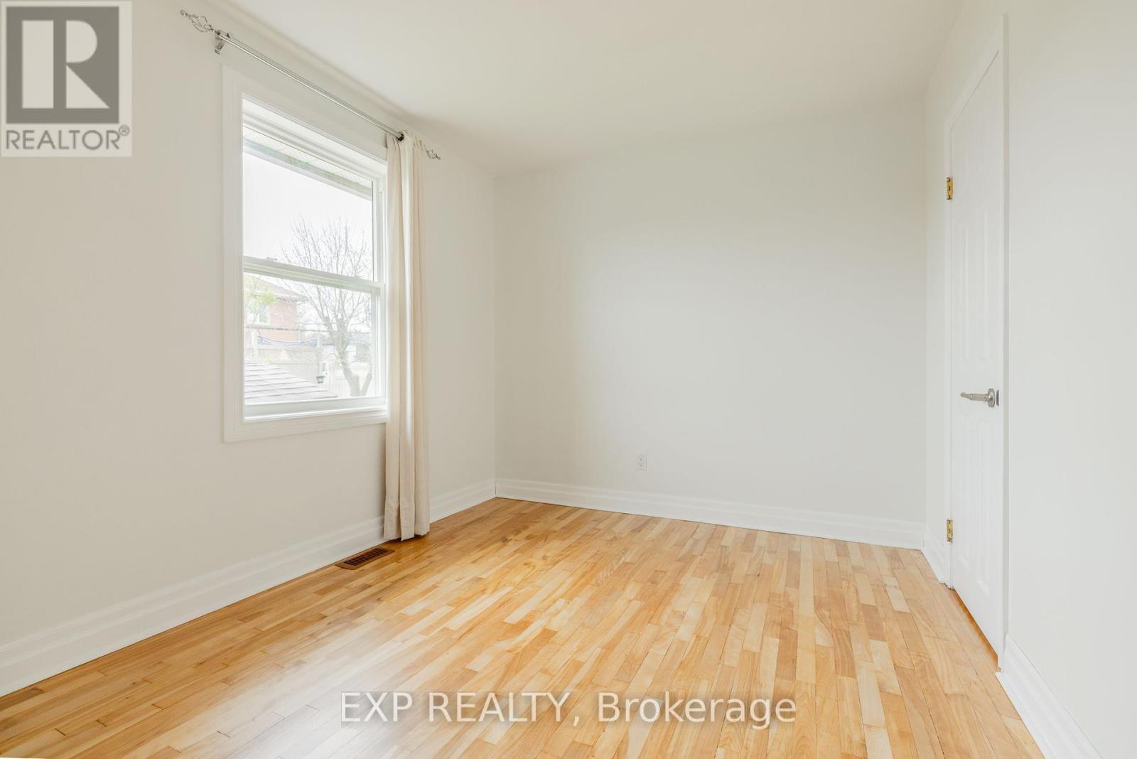 












1954 ROSEBELLA AVENUE

,
Ottawa,




Ontario
K1T1G7

