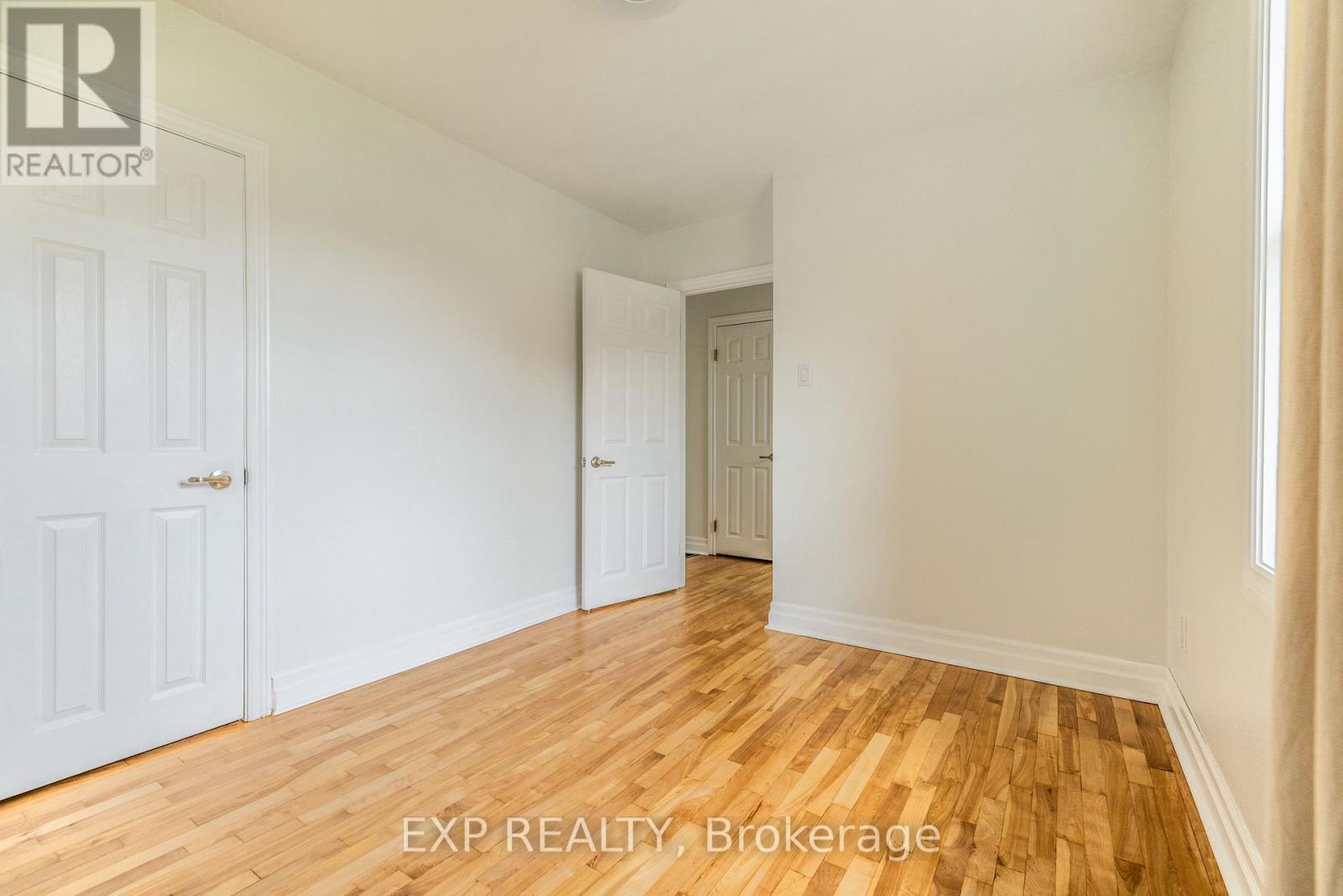 












1954 ROSEBELLA AVENUE

,
Ottawa,




Ontario
K1T1G7


