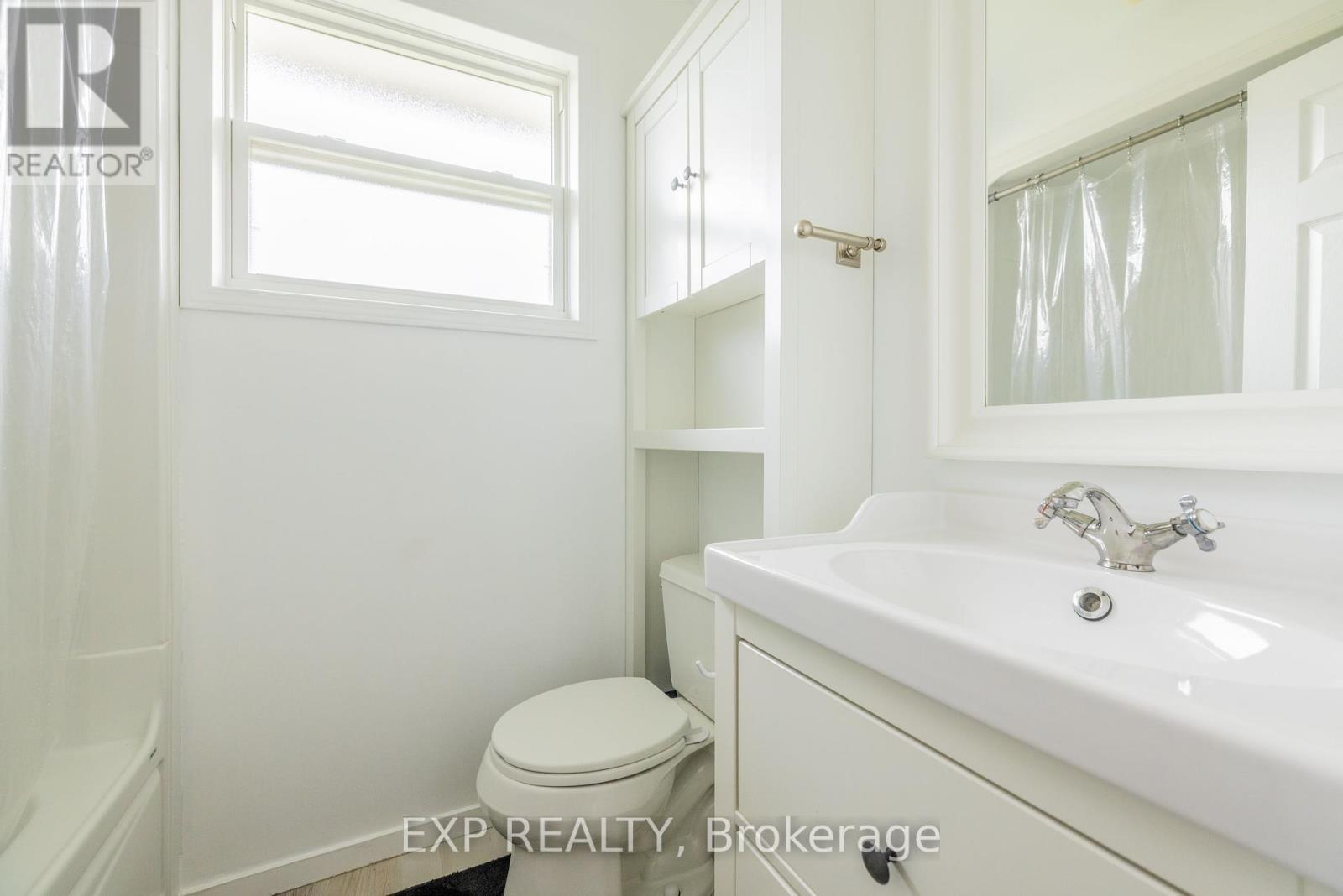 












1954 ROSEBELLA AVENUE

,
Ottawa,




Ontario
K1T1G7

