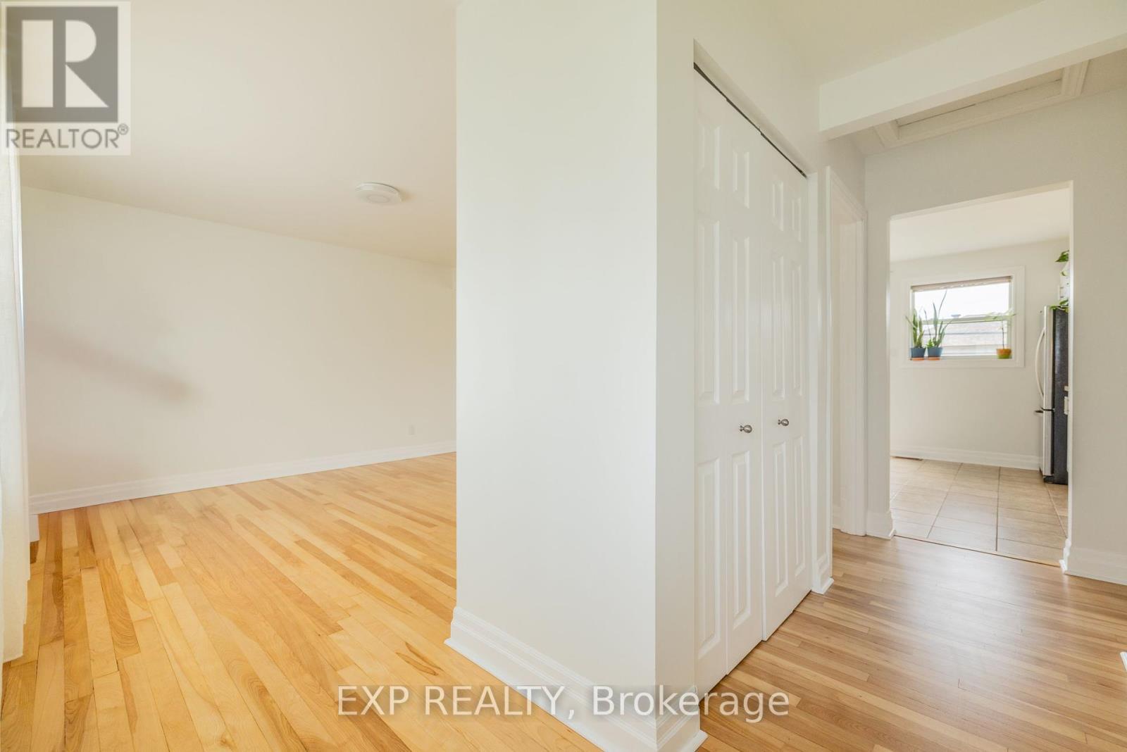 












1954 ROSEBELLA AVENUE

,
Ottawa,




Ontario
K1T1G7

