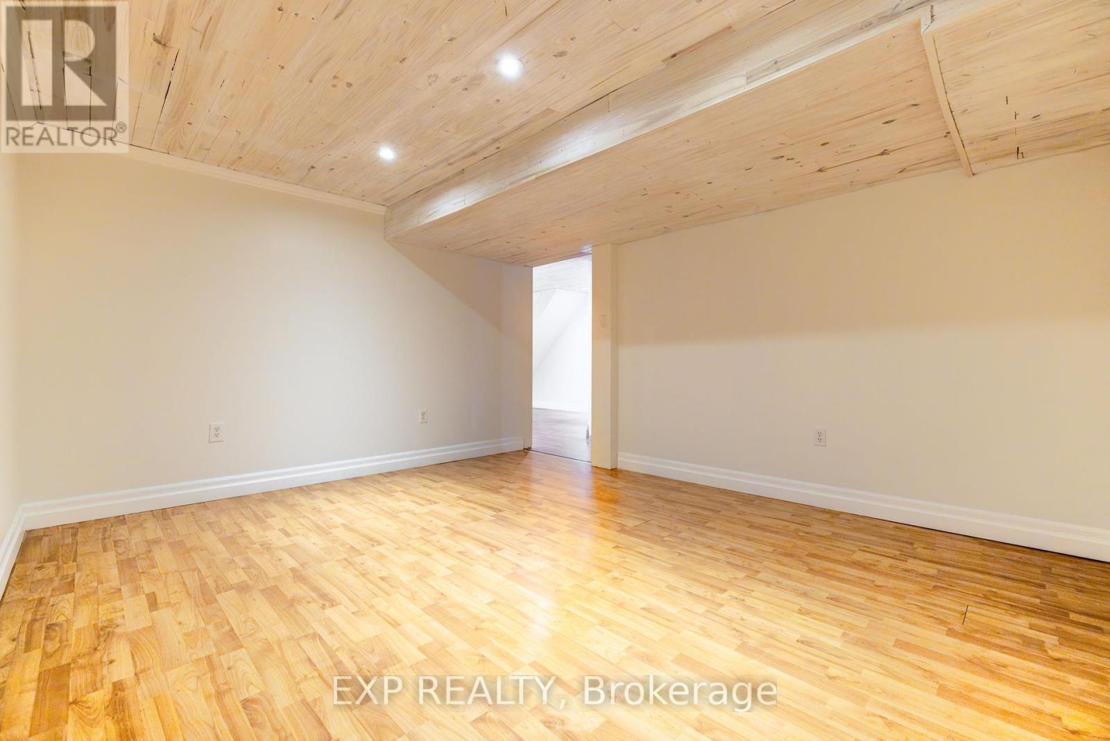 












1954 ROSEBELLA AVENUE

,
Ottawa,




Ontario
K1T1G7

