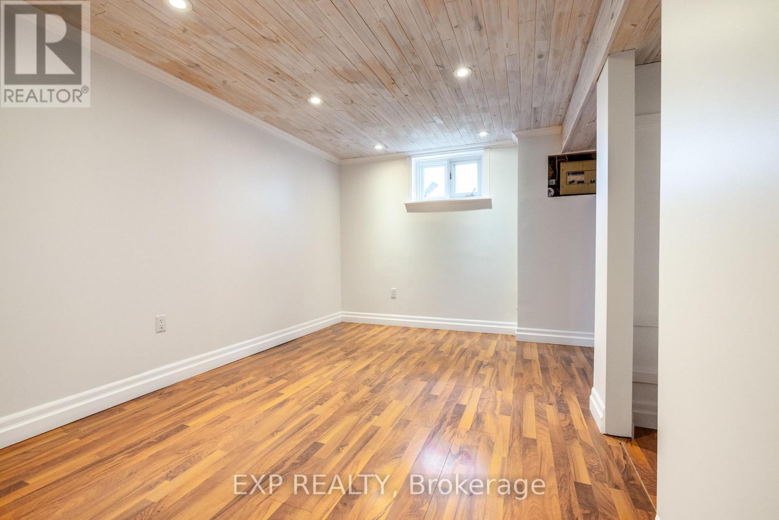 












1954 ROSEBELLA AVENUE

,
Ottawa,




Ontario
K1T1G7

