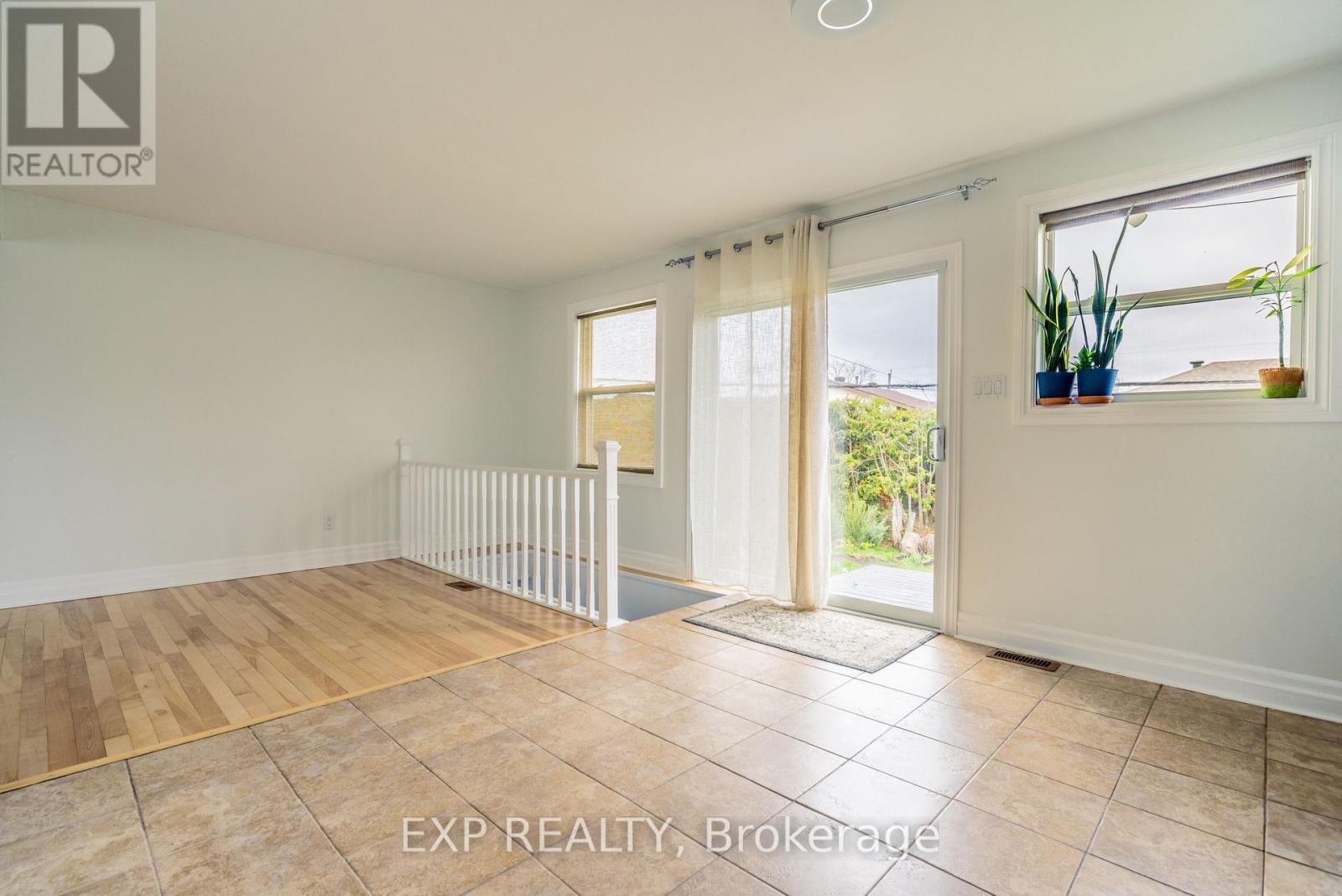 












1954 ROSEBELLA AVENUE

,
Ottawa,




Ontario
K1T1G7

