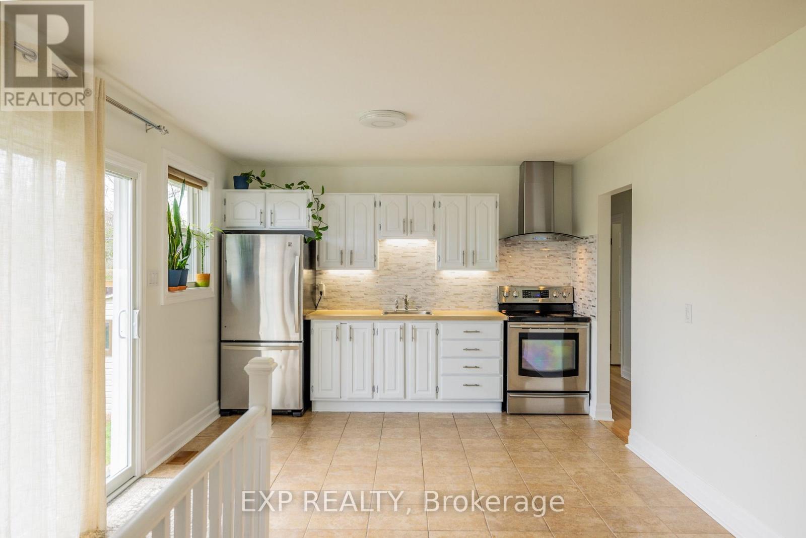 












1954 ROSEBELLA AVENUE

,
Ottawa,




Ontario
K1T1G7

